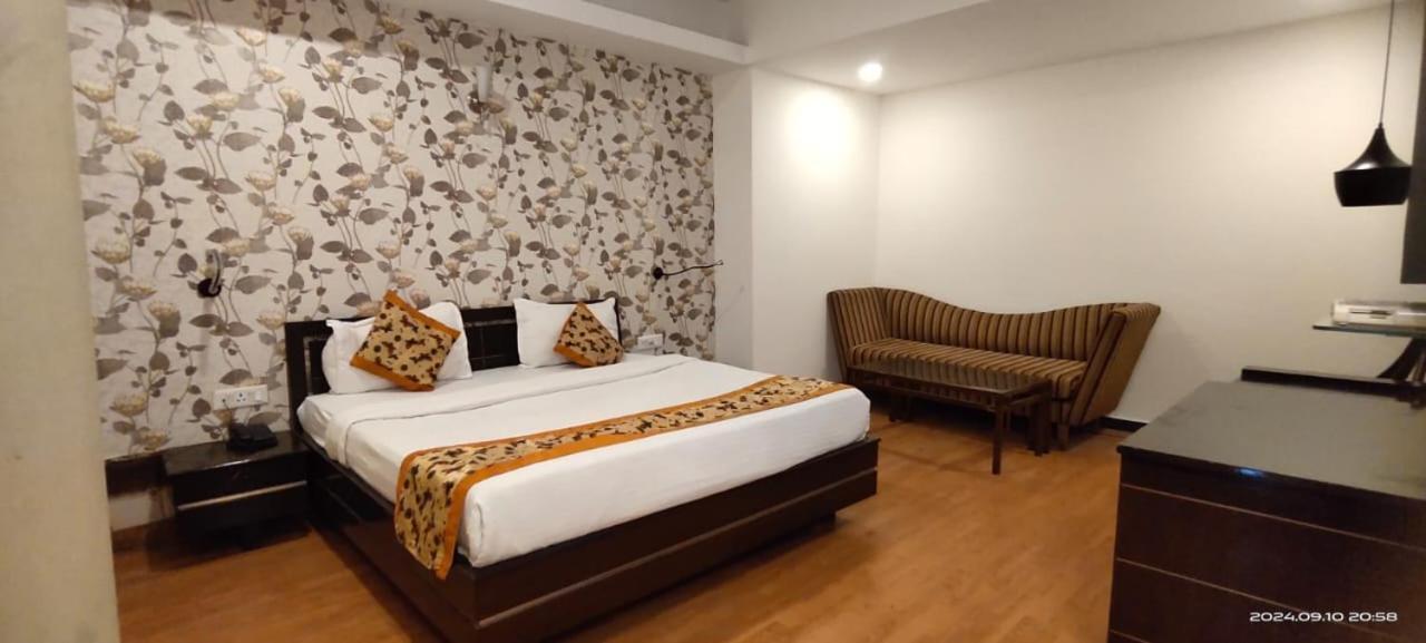 Hotel Queens Tower อัมริตสา ภายนอก รูปภาพ